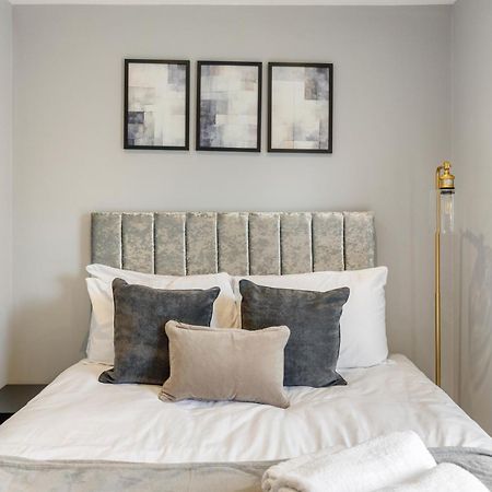 Wembley Luxury 3 Bedroom London Bagian luar foto