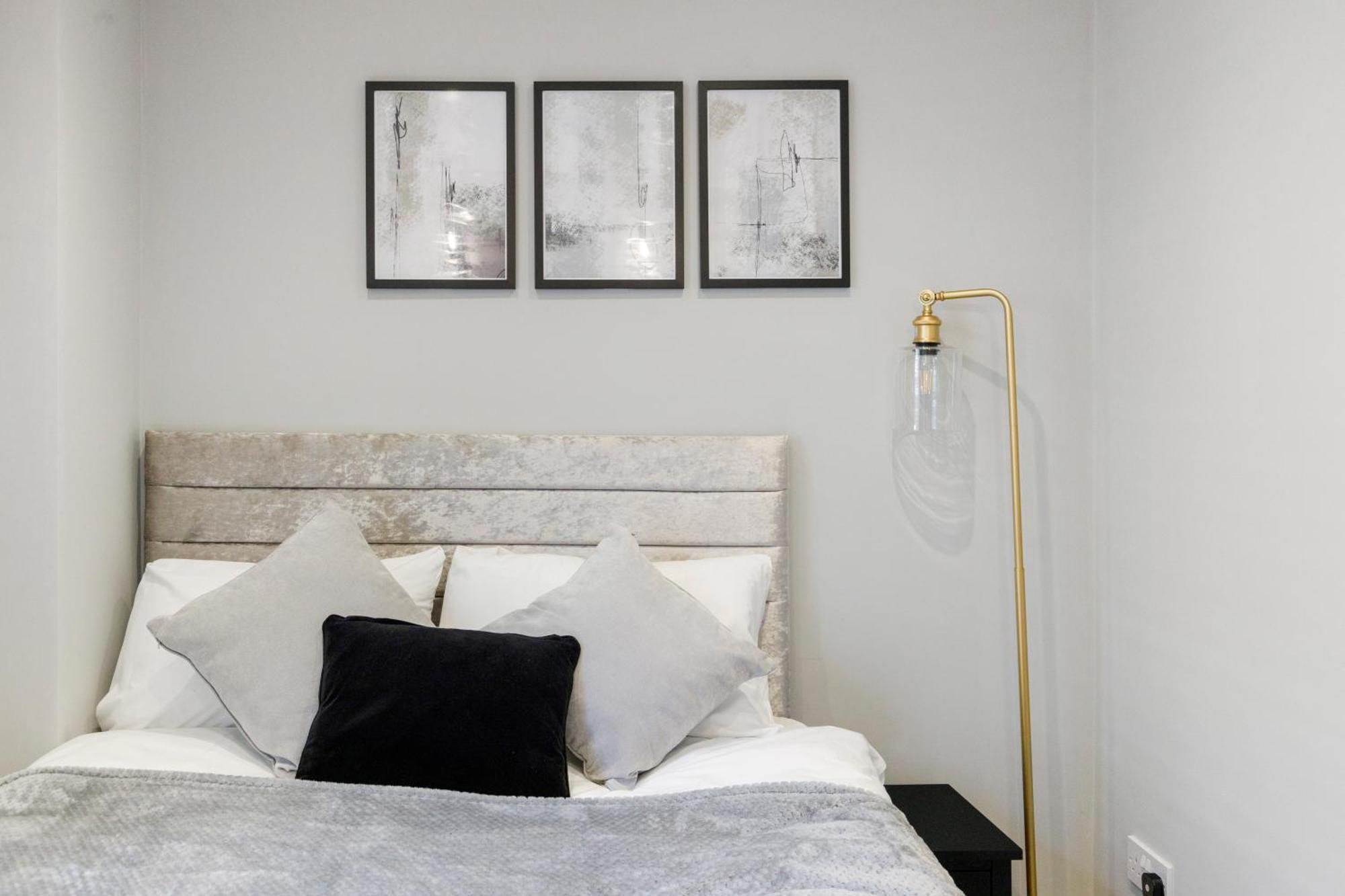 Wembley Luxury 3 Bedroom London Bagian luar foto